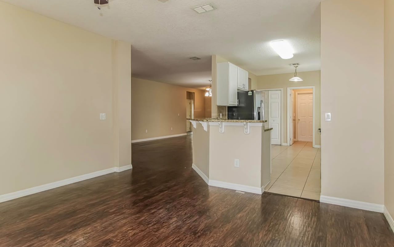 1126 Southeast 18th Street — photo 3 of 10