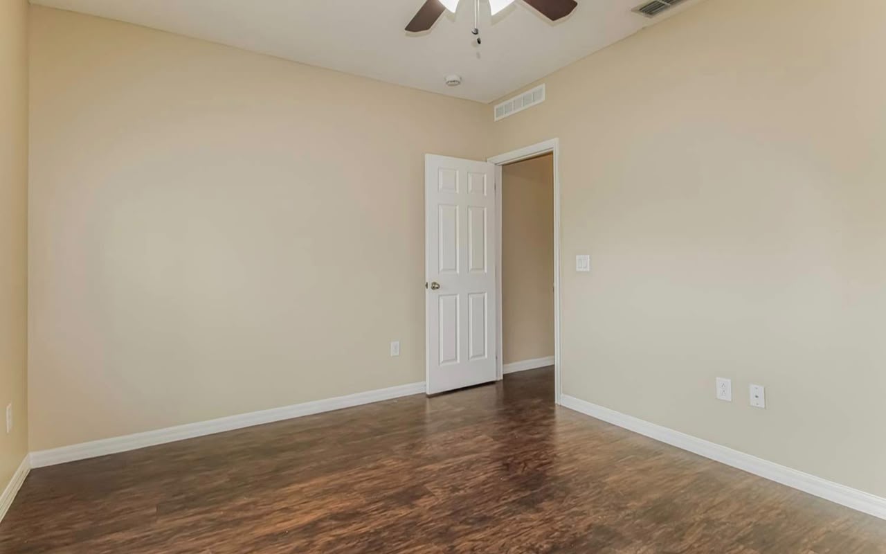1126 Southeast 18th Street — photo 7 of 10