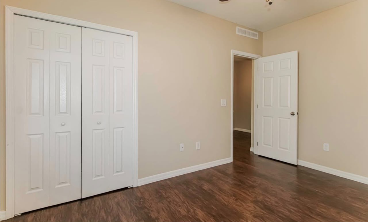 1126 Southeast 18th Street — photo 8 of 10